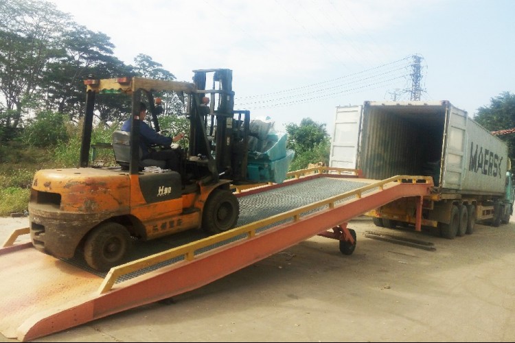 一体移动登车桥