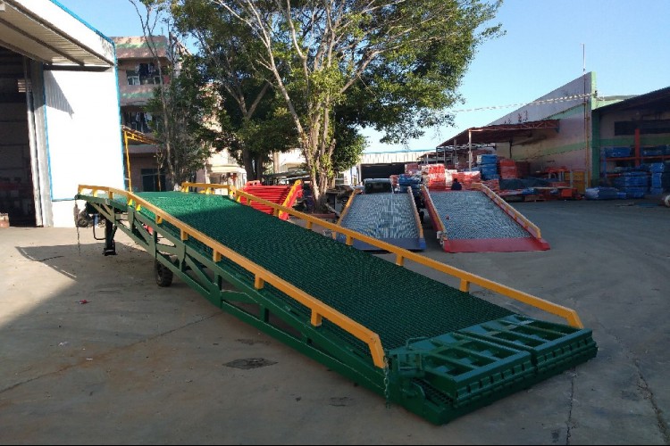 加宽移动登车桥