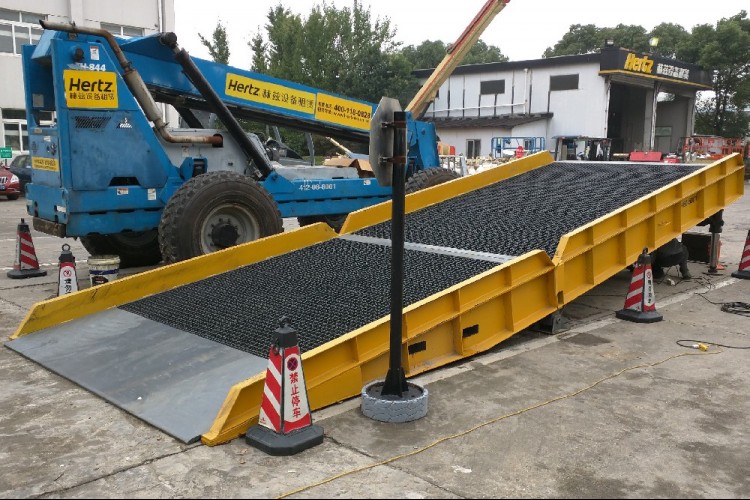 分段移动登车桥