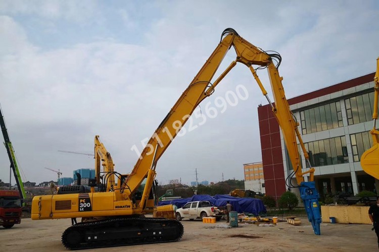 贵阳小松300拆楼臂